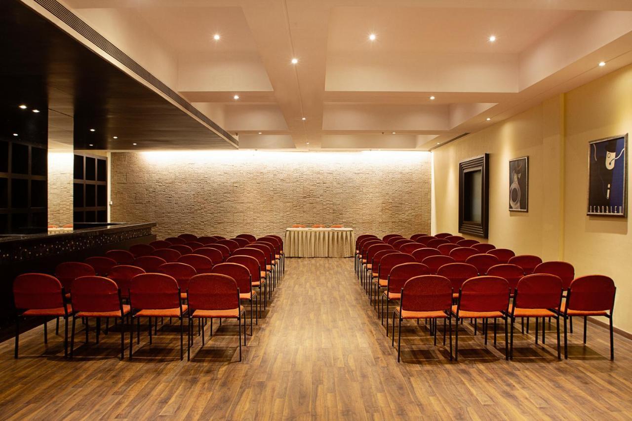 The Classique Club Mumbai Exterior foto